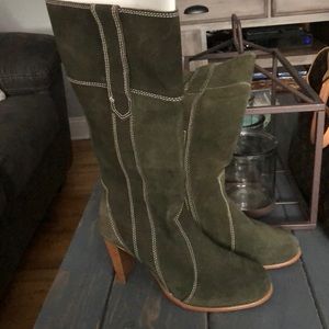 STEVE MADDEN OLIVE GREEN SUEDE BOOTS 7